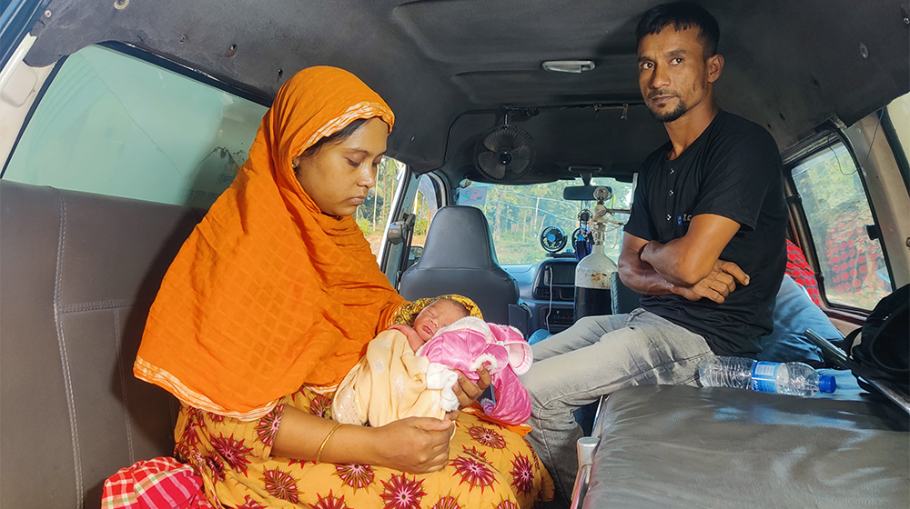 চলন্ত ট্রেনে শিশুর জন্ম দিলেন মনোয়ারা