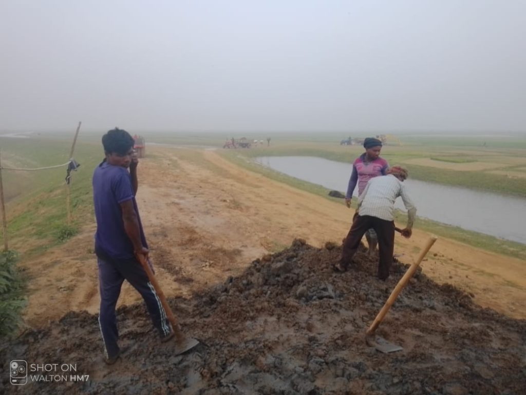 জগন্নাথপুরে বেড়িবাঁধ নির্মাণ কাজ পুরোপুরি শুরু হয়নি, চিন্তিত হাওরের কৃষকরা