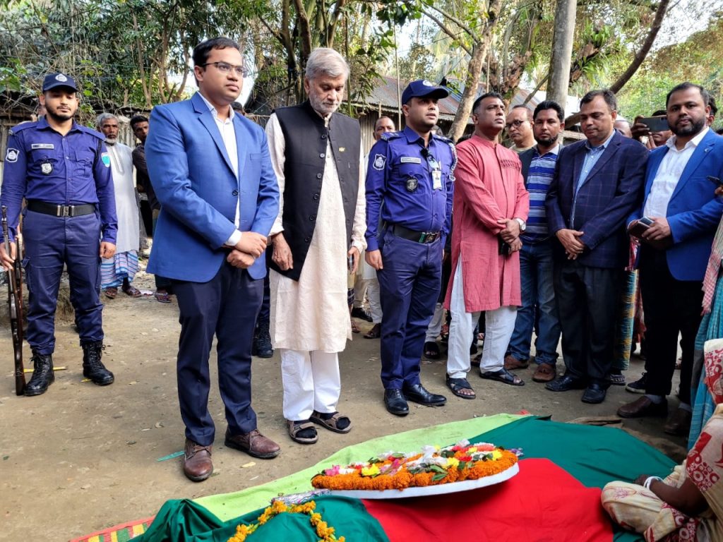 বীর মুক্তিযোদ্ধা খোকা রঞ্জন দাসকে গার্ড অফ অনার প্রদান