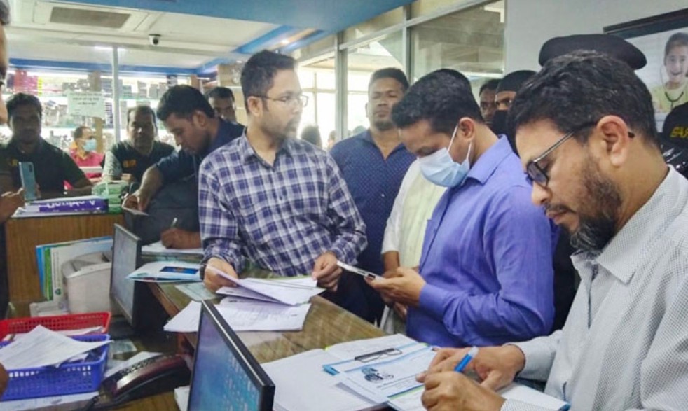 গাজীপুরে ডায়াগনস্টিক সেন্টারে পৌনে ৮ লাখ টাকা জরিমানা করেছে র‌্যাব