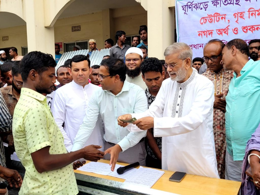 ঘুর্ণিঝড়ে ক্ষতিগ্রস্থ লোকজনদের পাশে আছি, পাশে থাকবো : এম এ মান্নান এমপি