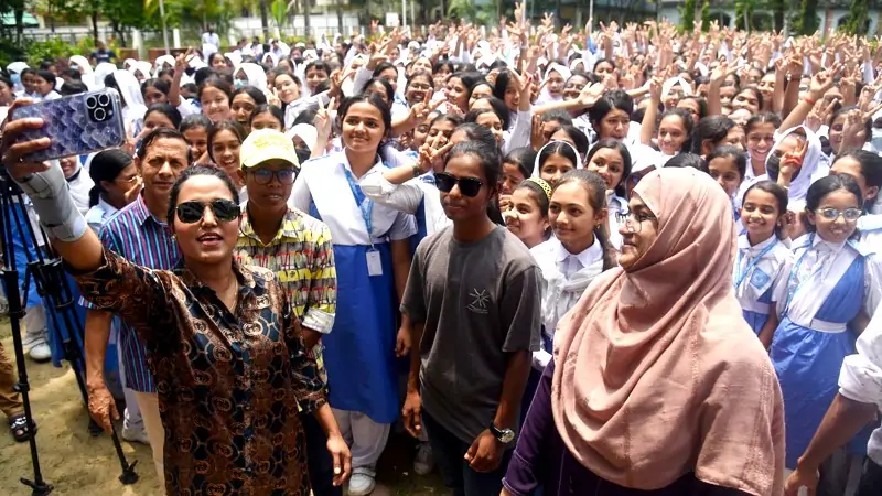 সিলেটের শিক্ষাপ্রতিষ্ঠানে জ্যোতিরা, আনন্দে মাতল শিক্ষার্থীরা