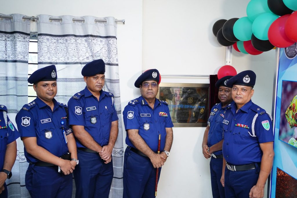 বিশ্বম্ভরপুর থানায় ব্রেস্ট ফিডিং কর্নার ও লাইব্রেরি উদ্বোধন করলেন ডিআইজি