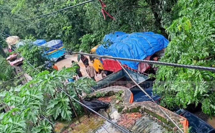 সিলেটে বিজিবির অভিযানে ১১ ট্রাক চোরাই চিনি জব্দ