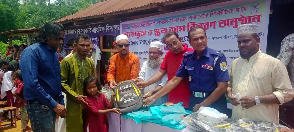 জাফলংয়ে স্কুল ড্রেস ও ব্যাগ পেল শতাধিক শিক্ষার্থী