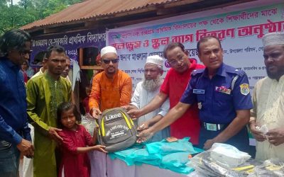 জাফলংয়ে স্কুল ড্রেস ও ব্যাগ পেল শতাধিক শিক্ষার্থী