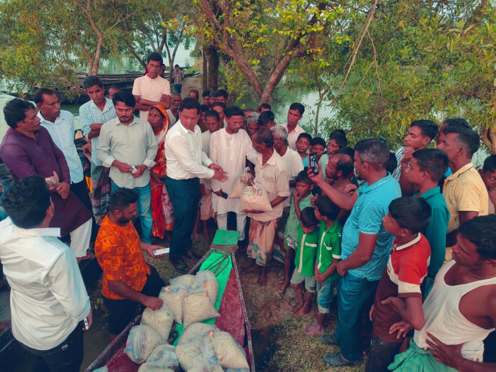 গোয়াইনঘাট প্রশাসনের তত্ত্বাবধানে প্রধানমন্ত্রীর মানবিক সহায়তার ত্রাণসামগ্রী বিতরণ