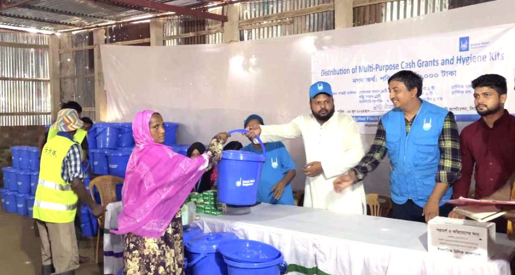 ইসলামিক রিলিফ বাংলাদেশের অর্থ সহায়তা পেল সিলেটের বন্যার্তরা