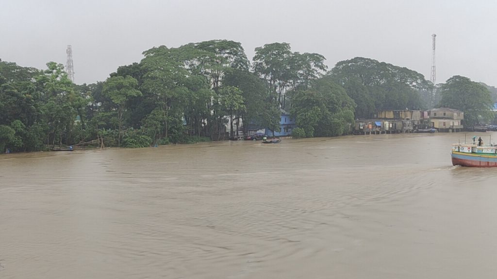 তৃতীয় দফার বন্যায় প্লাবিত গোয়াইনঘাট পানি বন্দি ১২৯ গ্রামের মানুষ