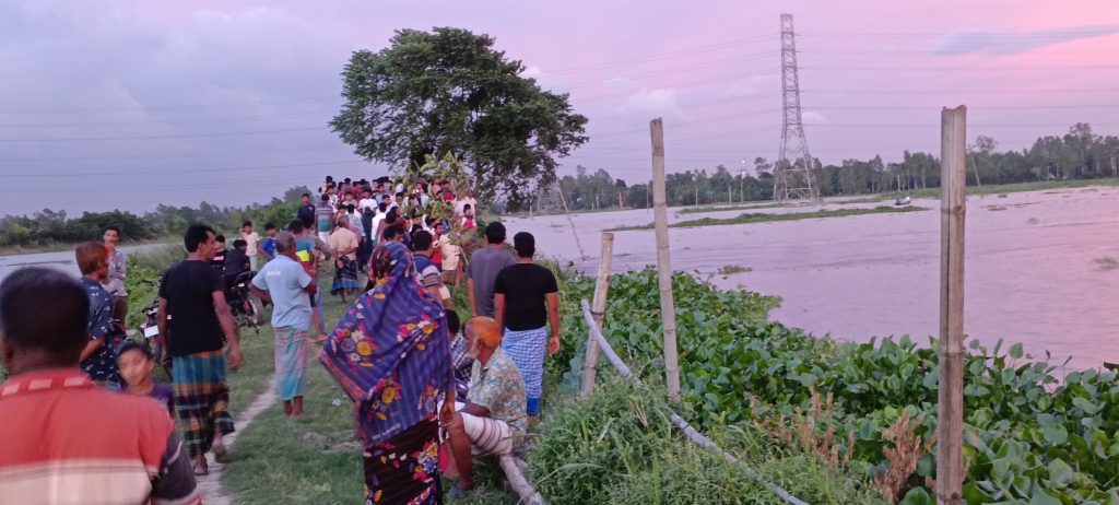 গাজীপুরে বেড়াতে গিয়ে নৌকা ডুবে একই পরিবারের ৩ জন উদ্ধার, ২ জন নিখোঁজ