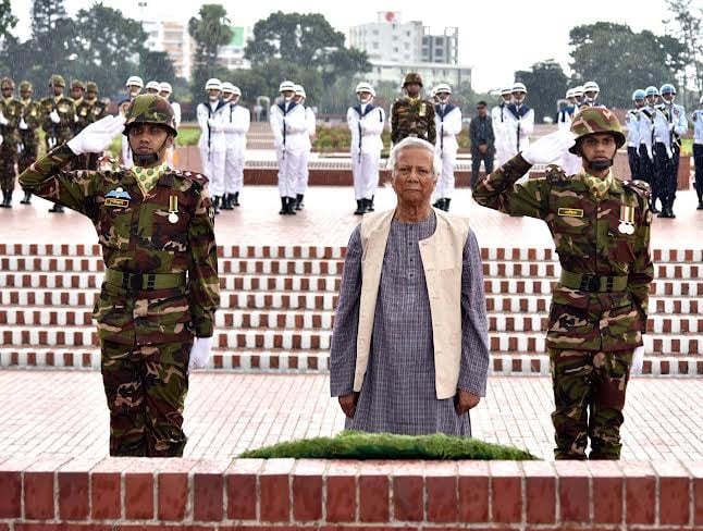 জাতীয় স্মৃতি সৌধ ও কেন্দ্রীয় শহীদ মিনারে প্রধান উপদেষ্টাসহ ১৩ উপদেষ্টার শ্রদ্ধা