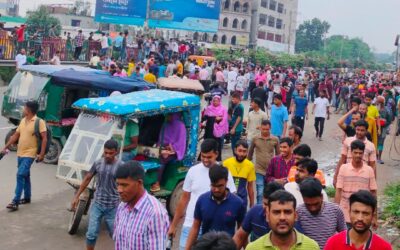 গাজীপুরে বকেয়া বেতনের দাবীতে ঢাকা-টাঙ্গাইল মহাসড়ক ৪ ঘন্টা শ্রমিকদের অবরোধ