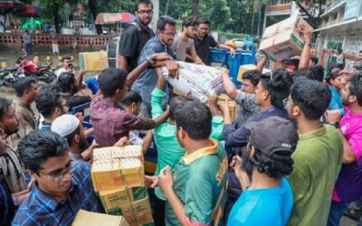 ত্রাণ দিতে টিএসসিতে মানুষের ঢল, শেষ এক ঘণ্টায় সংগ্রহ ১৫ লাখ টাকা