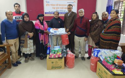 আমতলীতে এনএসএস ও ওয়ার্ল্ড ভিশনের স্বাস্থ্য সুরক্ষা সামগ্রী বিতরণ