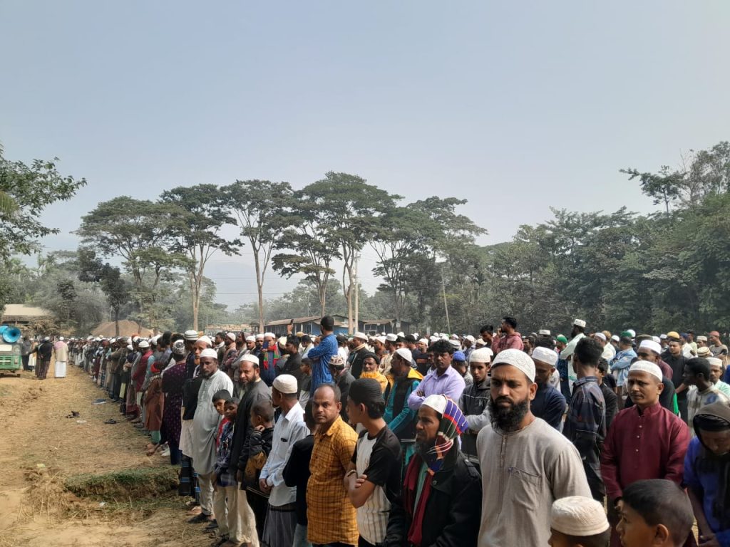 পরীক্ষা শেষে বাড়ি ফেরার পথে দুর্ঘটনায় নিহত দুই শিক্ষার্থীর দাফন সম্পন্ন