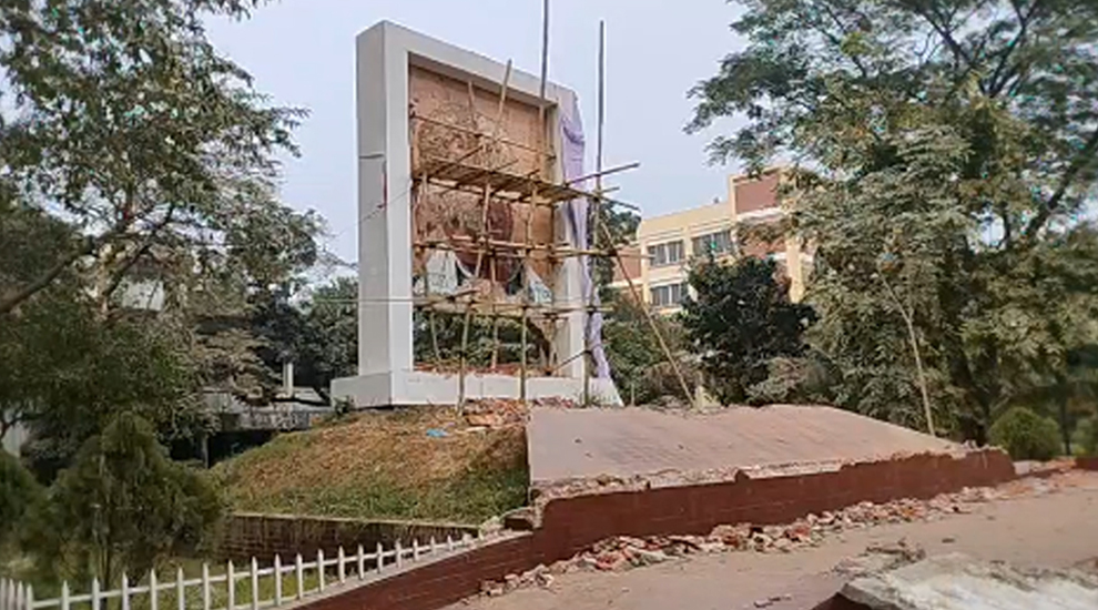 সিলেটে ভেঙে ফেলা হলো শেখ মুজিবের ম্যুরাল