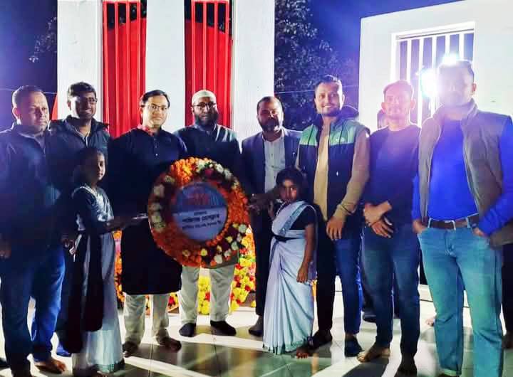 শহীদ দিবস ও আন্তর্জাতিক মাতৃভাষা দিবস উপলক্ষে শান্তিগঞ্জ উপজেলা প্রশাসন ও শান্তিগঞ্জ প্রেসক্লাব ও বিভিন্ন দপ্তরের পুষ্পস্তবক অর্পণ