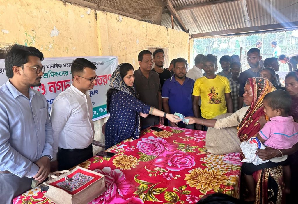 চা শ্রমিকদের পাশে সিলেটের জেলা প্রশাসক শের মাহবুব মুরাদ