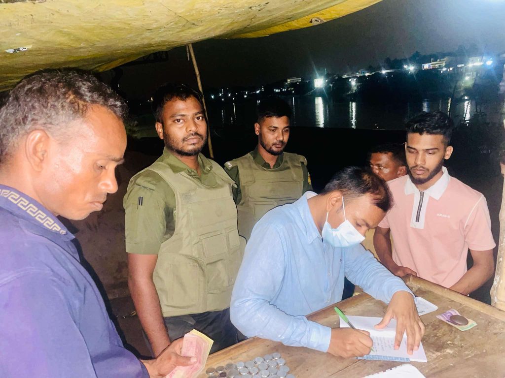 ছাতকে খেয়াঘাটে অতিরিক্ত ভাড়া আদায়, ছদ্মবেশে ইউএনও : পাঁচ হাজার টাকা অর্থদণ্ড