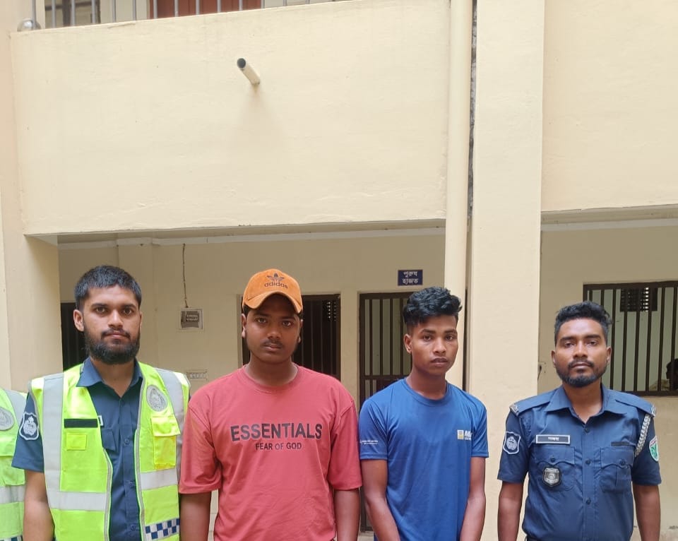 গোয়াইনঘাটে চোরাই স্কুটার বাইকসহ আটক ২