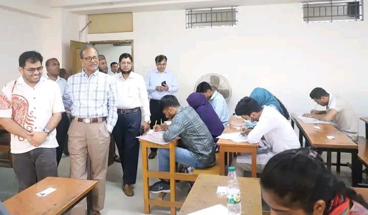 জবি কেন্দ্রে রাবির ‘এ’ ইউনিটের ভর্তি পরীক্ষা সুষ্ঠুভাবে সম্পন্ন