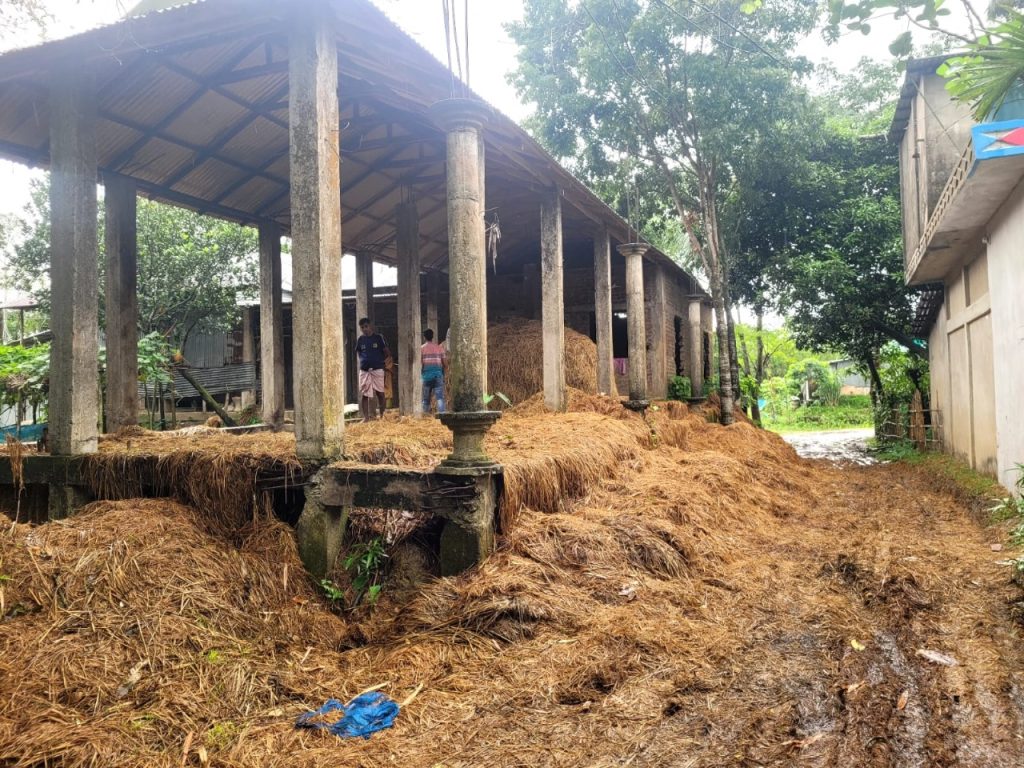 শান্তিগঞ্জে খড়ের ঘরে আগুন লাগার ঘটনায় প্রতিপক্ষকে ফাঁসানোর চেষ্টা : প্রাণের ভয়ে মিথ্যা সাক্ষ দিয়েছিলেন মামলার প্রধান সাক্ষী