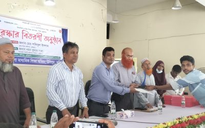 উলিপুরে মাধ্যমিক পর্যায়ের শিক্ষার্থীদের মাঝে পুরস্কার বিতরণ