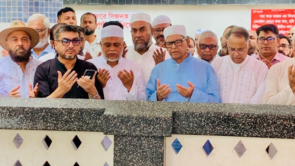 সিলেটে হযরত শাহজালাল ও শাহপরান (রহ.) এর মাজার জিয়ারত করলেন মির্জা ফখরুল