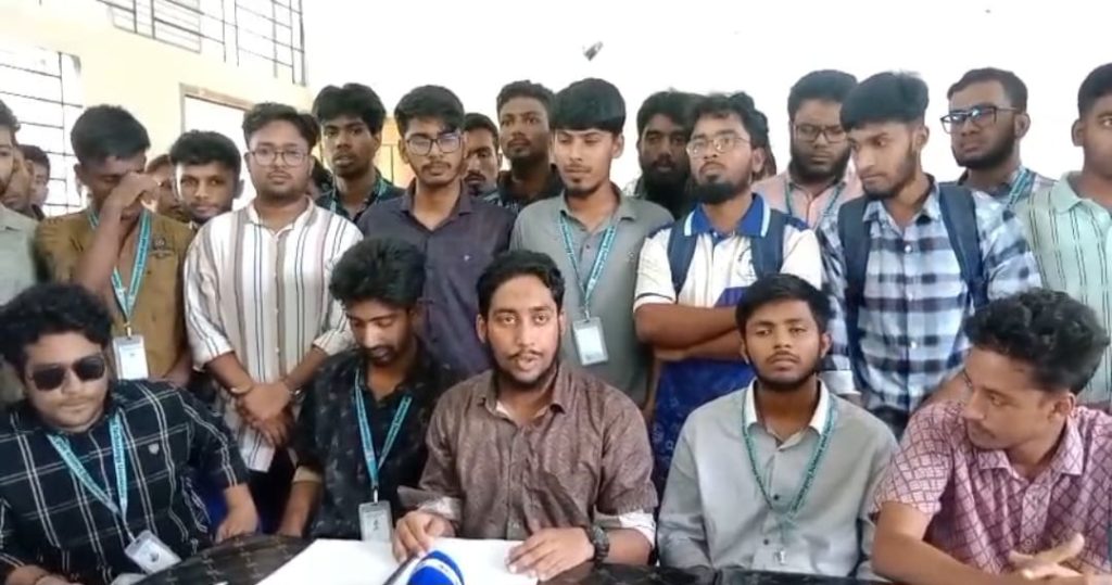 শিক্ষার্থীদের সরকারী ভাবে পরিবহনে বাস সংকট নিরসনের দাবিতে ৮ দিনের আল্টিমেটাম : দ্রুত বাস্তবায়নের দাবী
