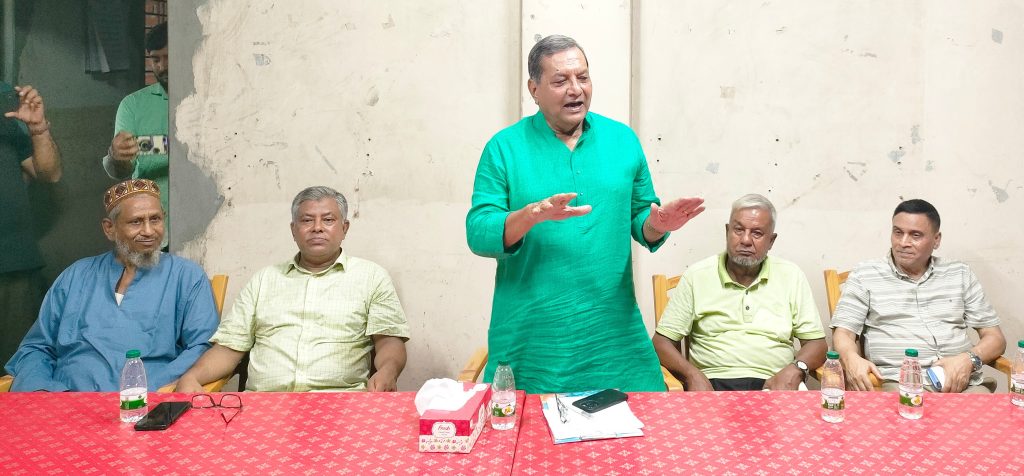 উলিপুরে সাংবাদিকদের সাথে কেন্দ্রীয় বিএনপি নেতার মতবিনিময়