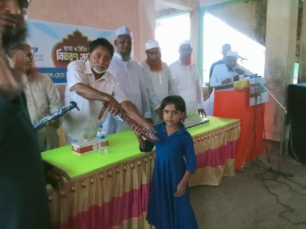 দিরাইয়ের মেধাবী ও দরিদ্র শিক্ষার্থীদের মাঝে ছাতা ও রিডিং লাইট বিতরণ