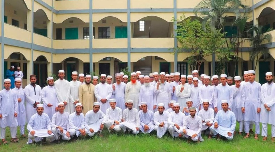 গাজীপুরে তা’মীরুল মিল্লাত কামিল মাদরাসা আলিম পরীক্ষায় শ্রেষ্ঠত্ব অর্জন