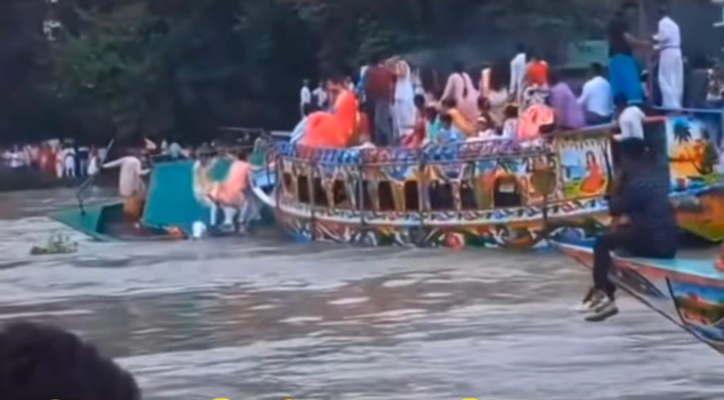 কাালিয়াকৈরে প্রতিমা বিসর্জনে নৌকাডুবি, নিখোঁজ দুই শিশুর মরদেহ উদ্ধার