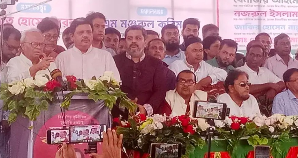 পাশের দেশে পালানো ব্যক্তিকে ফেরাতে অনেক সুরঙ্গ তৈরি চেষ্টা করা হচ্ছে : অ্যাড. রুহুল কবির রিজভী