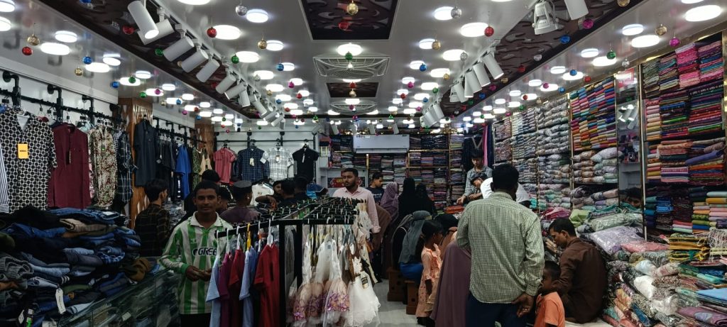 জগন্নাথপুরে জমে উঠেছে ঈদের কেনাকাটা