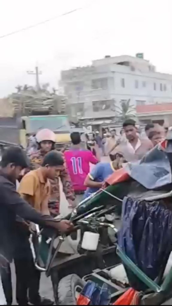 আমতলীতে ট্রাক-অটোরিকশার মুখোমুখি সংঘর্ষে নিহত ২, আহত ৩