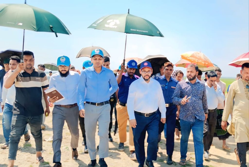 শান্তিগঞ্জে উথারিয়া ফসল রক্ষা বাঁধ কর্তন : পরিদর্শনে জেলা প্রশাসক