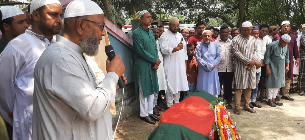 রাষ্ট্রীয় মর্যাদায় বীর মুক্তিযোদ্ধা মোজাম্মেল হক গেরার দাফন সম্পন্ন 