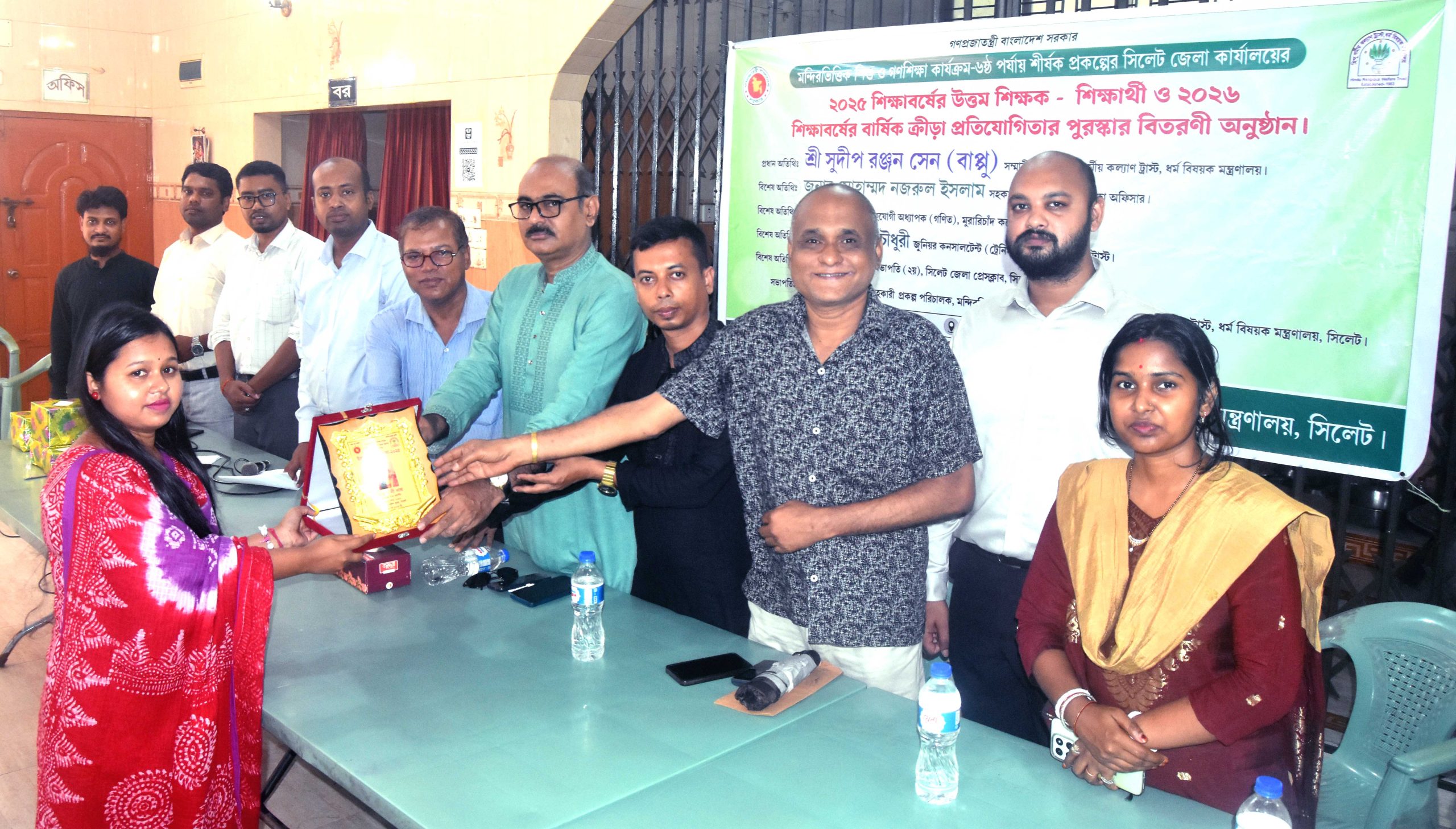 আলোকিত সমাজ গঠনে শিক্ষকসমাজকে সর্বাগ্রে এগিয়ে আসতে হবে