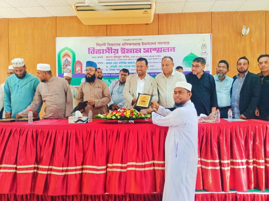 বিভাগীয় পর্যায়ে ২য় বারের মত আহমদ শফী শ্রেষ্ঠ ইমাম নির্বাচিত