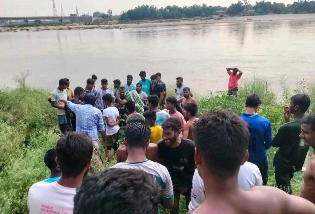 কাহারোল ঢেপা নদীতে সাঁতার কাটতে গিয়ে মাদ্রাসা ছাত্র নিখোঁজ