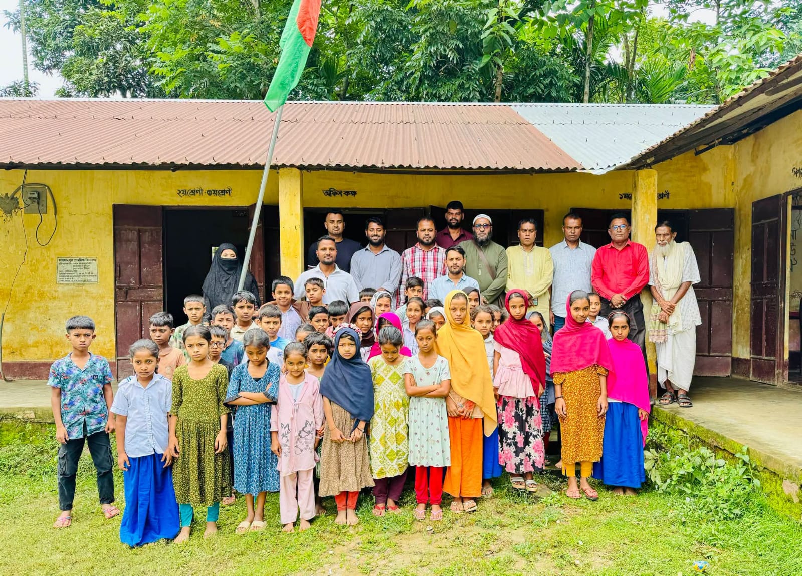 শান্তিগঞ্জ প্রেসক্লাবের নবনির্বাচিত নেতৃবৃন্দকে প্রাথমিক বিদ্যালয় ম্যানেজিং কমিটির সংবর্ধনা
