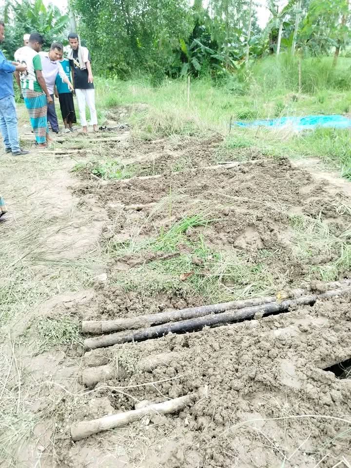 গাজীপুরে এক কবরস্থান থেকে ৮ টি কঙ্কাল চুরি, এলাকায় আতঙ্ক বিরাজ 
