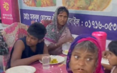 মাহিমা রেস্টুরেন্টে গরিবের হোটেলে শুক্রবার ফ্রি খাবার খান ৩০০ অসহায়