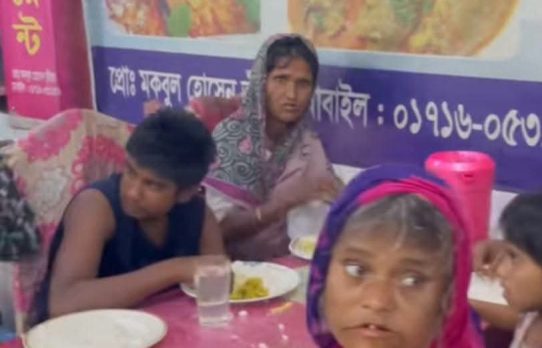 মাহিমা রেস্টুরেন্টে গরিবের হোটেলে শুক্রবার ফ্রি খাবার খান ৩০০ অসহায়