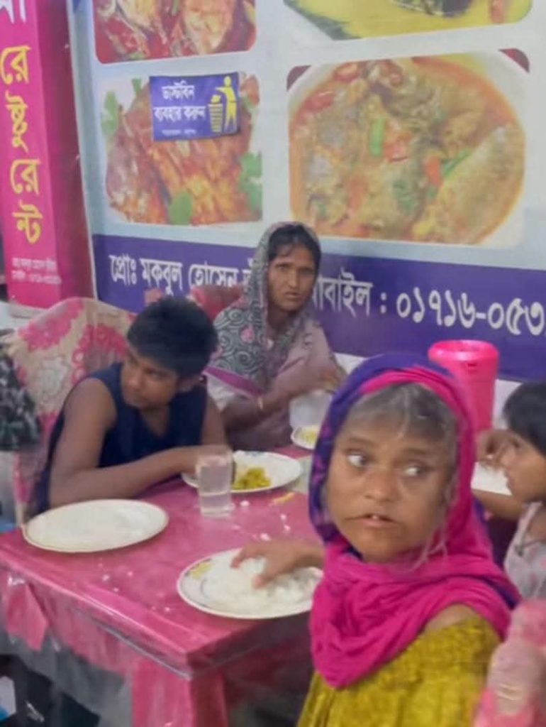 মাহিমা রেস্টুরেন্টে গরিবের হোটেলে শুক্রবার ফ্রি খাবার খান ৩০০ অসহায়