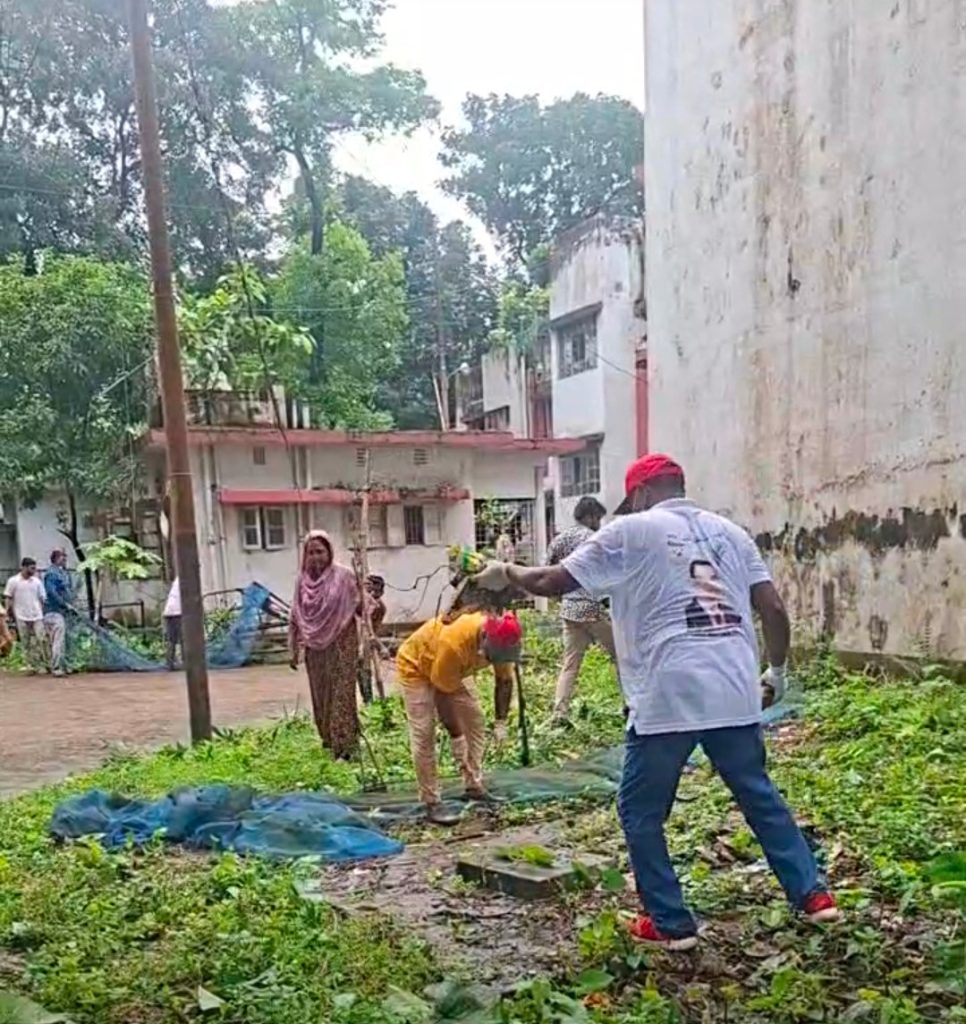 কালিয়াকৈরে পৌর যুবদলের উদ্যোগে উপজেলা স্বাস্থ্য কমপ্লেক্সে পরিচ্ছন্নতা অভিযান 