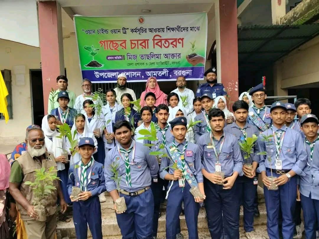 আমতলীতে ল্যাংগুয়েজ অ্যান্ড ডিবেট ক্লাবের উদ্বোধন, হুইলচেয়ার, বাইসাইকেল ও গাছের চারা বিতরণ