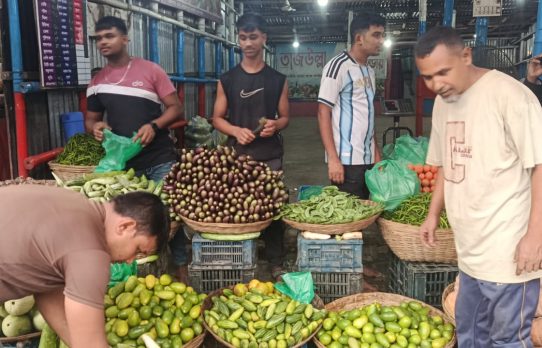 জগন্নাথপুরে নিত্য প্রয়োজনীয় পণ্যের লাগামহীন দাম
