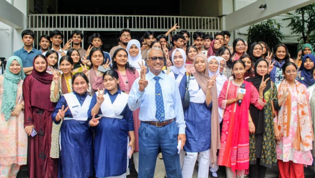 এসএসসি পরীক্ষায় স্কলার্সহোমের ঈর্ষণীয় সাফল্য: পাসের হার ১০০%, জিপিএ-৫ পেয়েছে ২১৯ জন